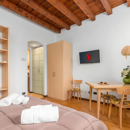 Conciliazione-centralissima * Milan
